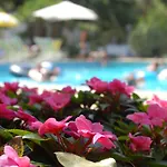 Aldeamento Turístico Delle Rose & Glamping Village 4*
