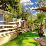 Delle Rose & Glamping Village Aldeamento Turístico