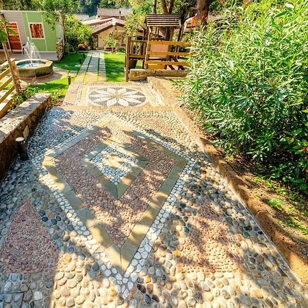 홀리데이파크 Delle Rose & Glamping Village 4*