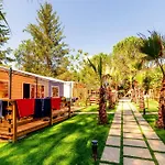 Delle Rose & Glamping Village Semesterpark 4*