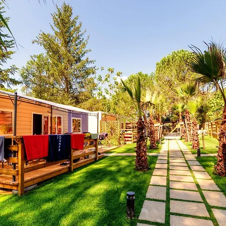Delle Rose & Glamping Village Ferienpark 4*