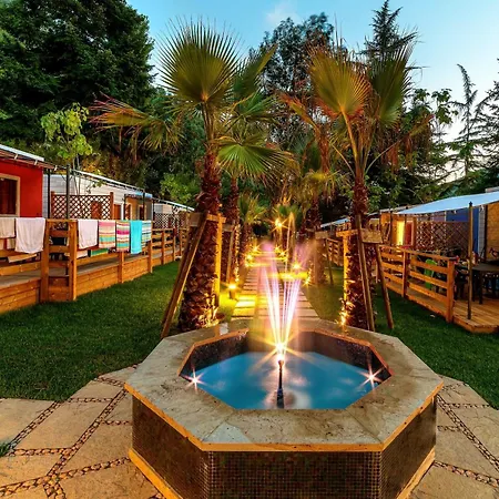 Delle Rose & Glamping Village Semesterpark Isolabona