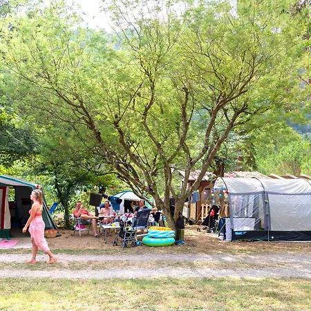 פארק נופש Delle Rose & Glamping Village Isolabona