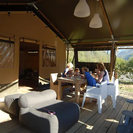 פארק נופש Delle Rose & Glamping Village 4*