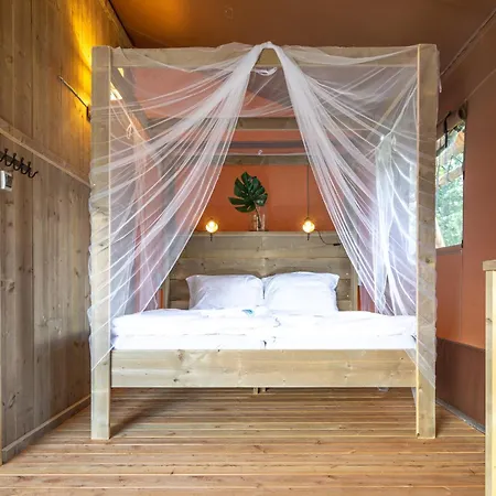 Delle Rose & Glamping Village פארק נופש Isolabona