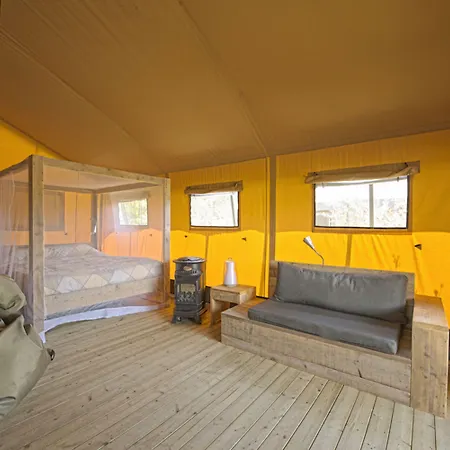 Delle Rose & Glamping Village פארק נופש Isolabona