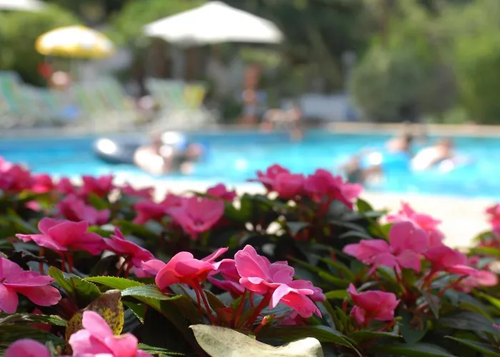 Prázdninový areál Delle Rose & Glamping Village 4*