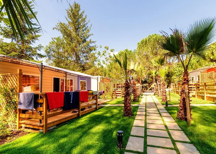 Delle Rose & Glamping Village Feriepark 4*