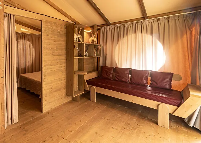 منتزه العطل Delle Rose & Glamping Village 4*