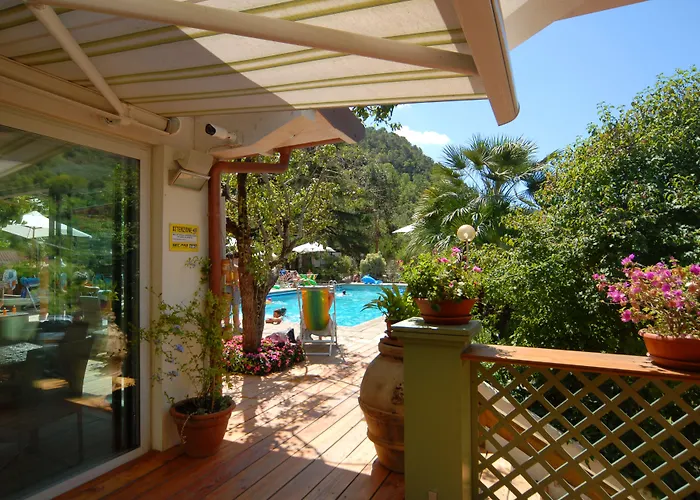 Delle Rose & Glamping Village Isolabona