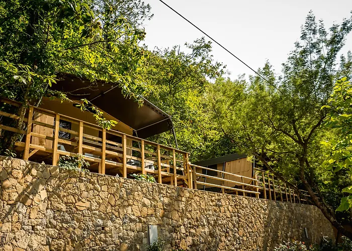 Delle Rose & Glamping Village منتزه العطل Isolabona